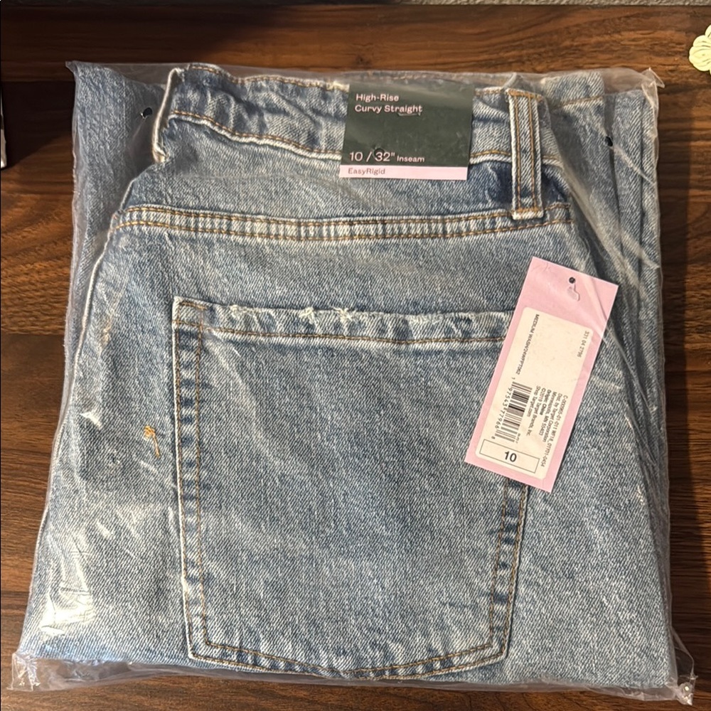 High-Rise Curvy Straight Jeans
